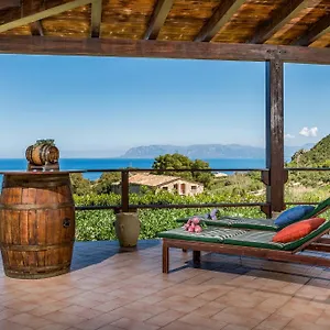 Anna E Cantina Vito Vicinissimi Riserva Dello Zingaro Ferienhaus Scopello (Sicily)